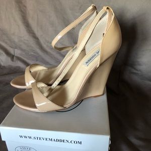 Steve Madden nude wedges